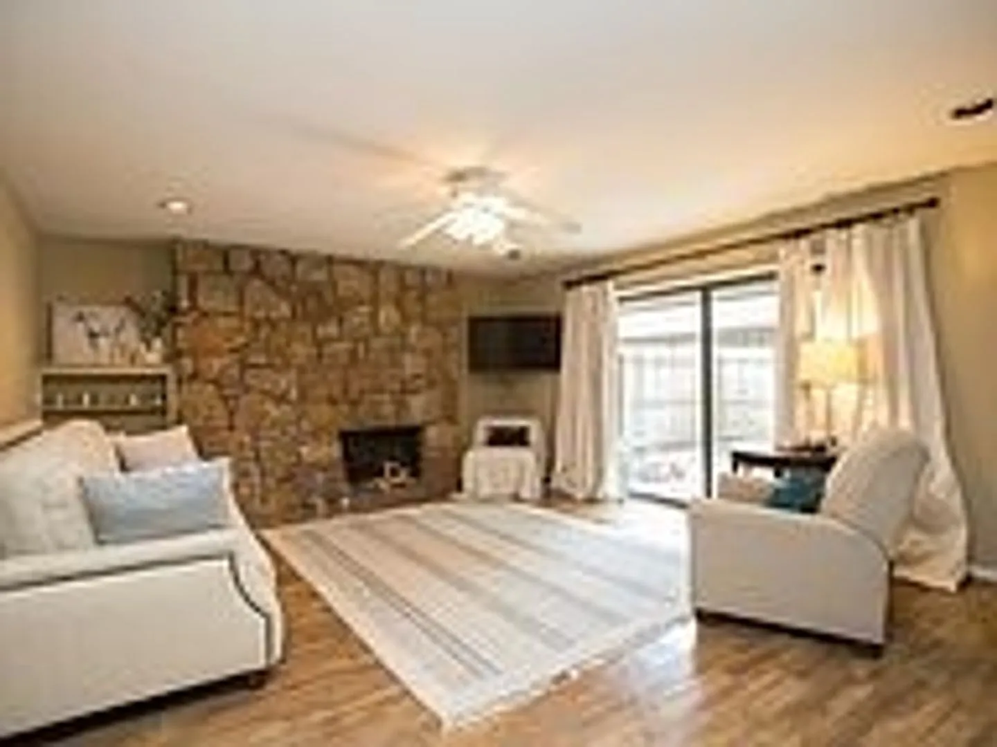 No Pets Allowed: Wonderful 2 Bedroom, 2 Bath Duplex Unit Has Been Well-Maintained. Quiet Midtown ... — Photo 3
