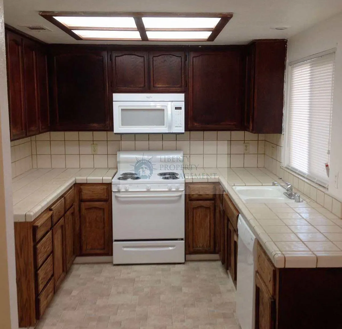 3 bed, 1357 sqft, $2,095 — Photo 4