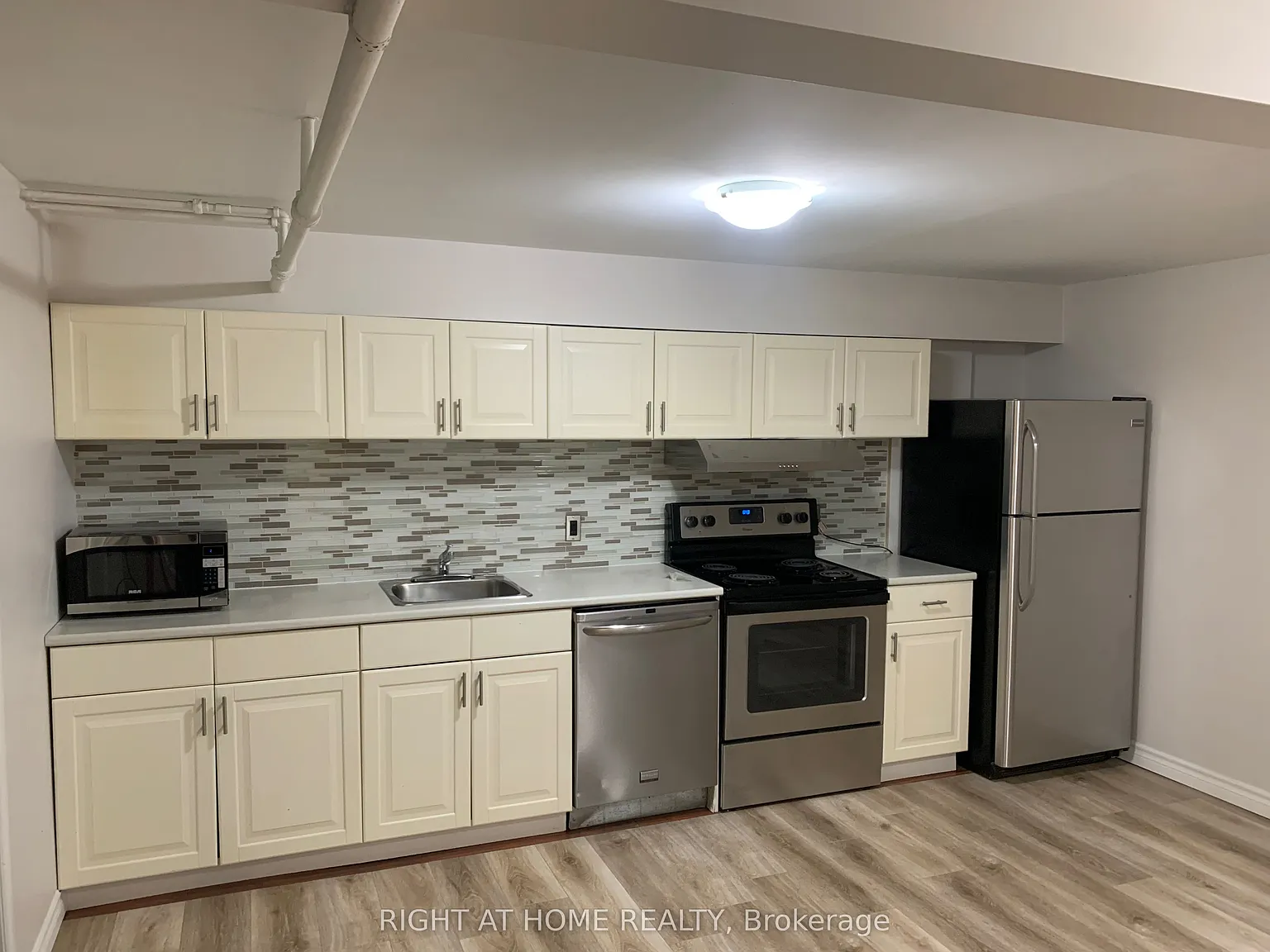 2 bed, $1,900 — Photo 1