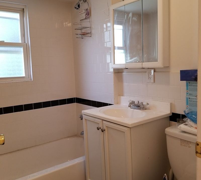 2nd image of 2601 Avenue I