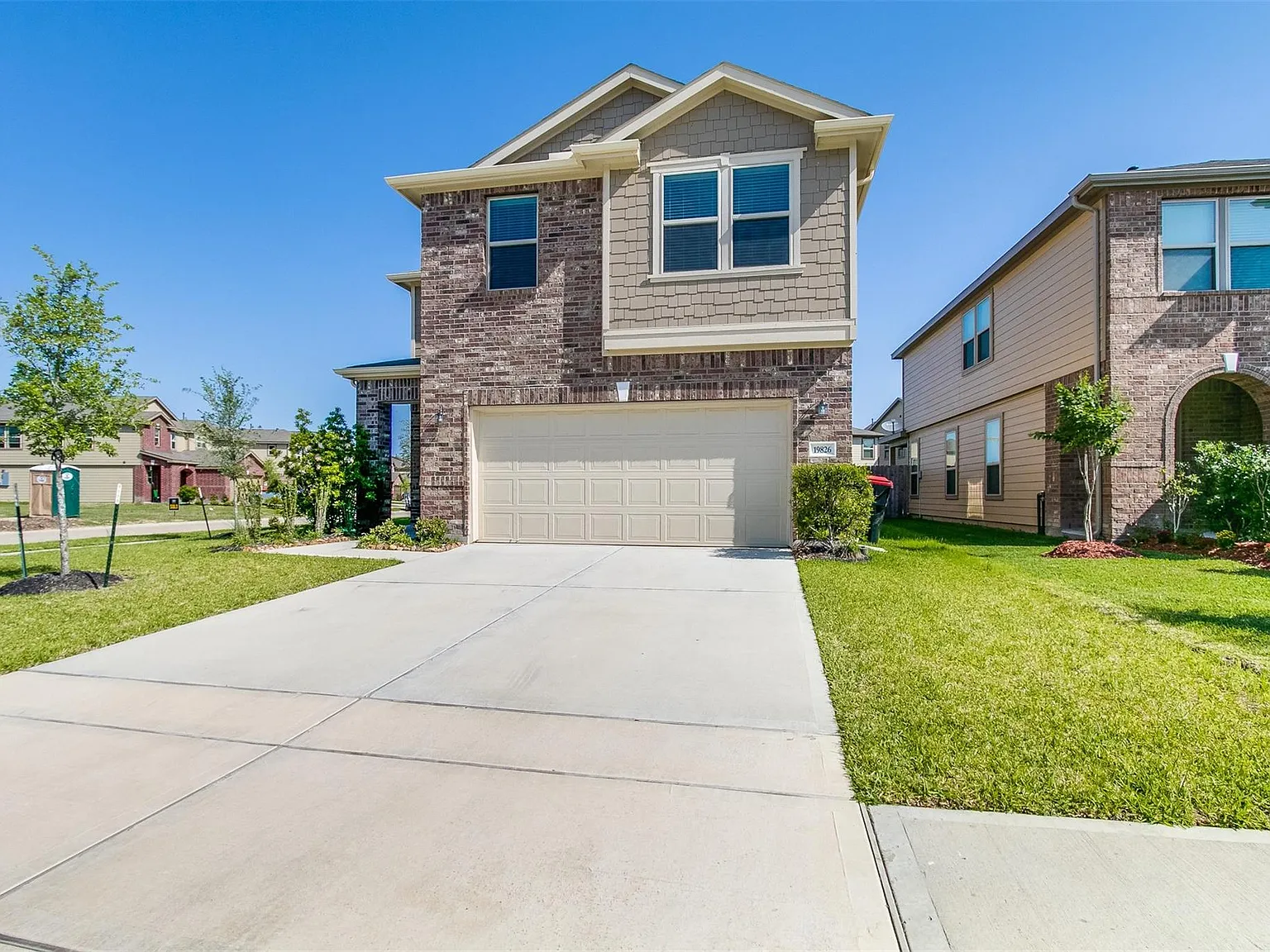 3 bed, 2.5 bath, 1976 sqft, $2,399 — Photo 2