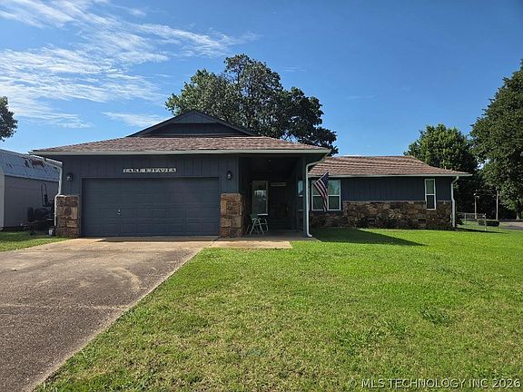 3rd image of 15 Ridgeway Ln
