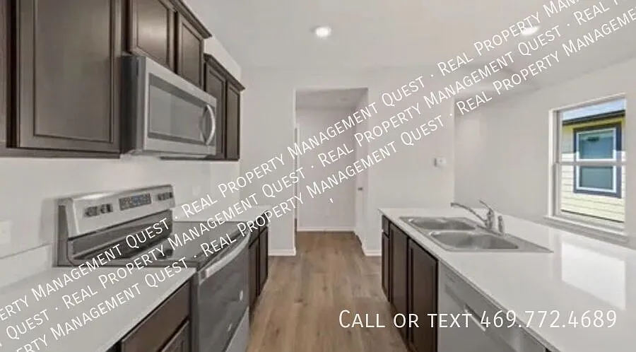 Coming soon! This home is currently not available for showings — Photo 4