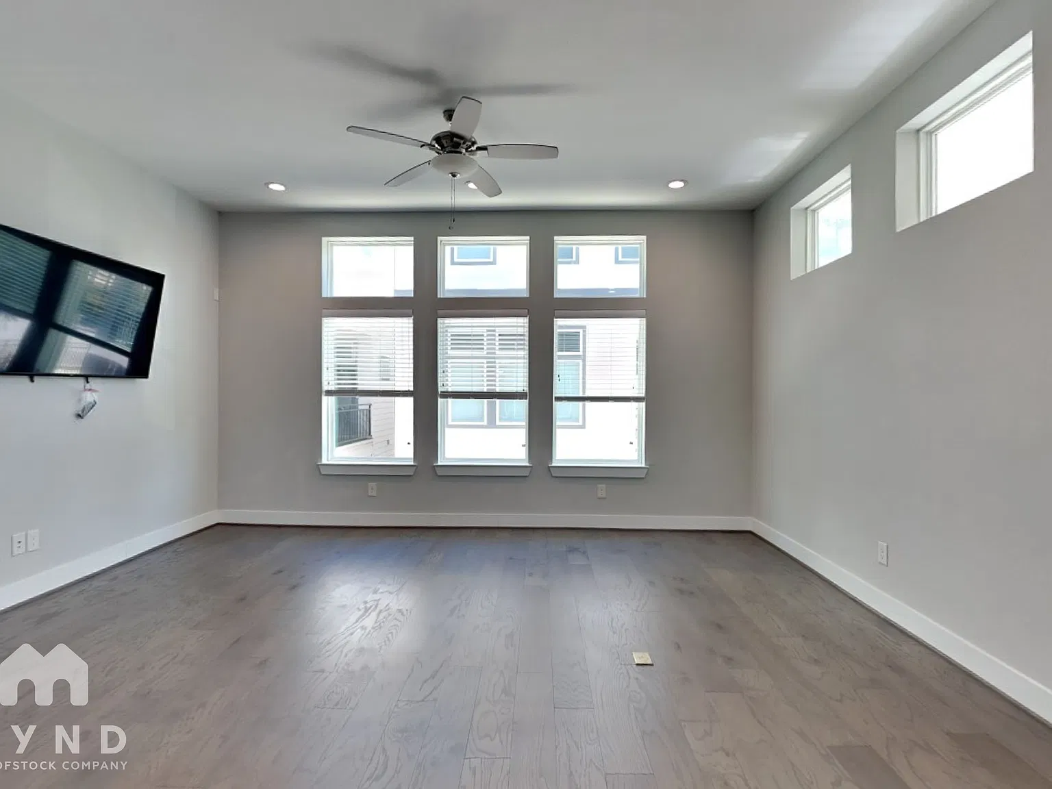 3 bed, 3.5 bath, 1819 sqft, $2,435 — Photo 2