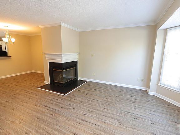 3rd image of 212 Standish Dr