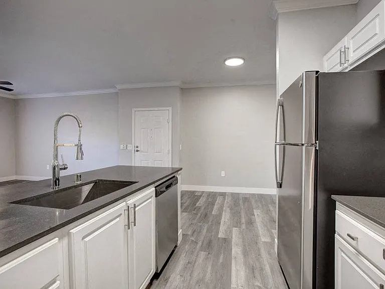 Broadleaf Apartments — Photo 81