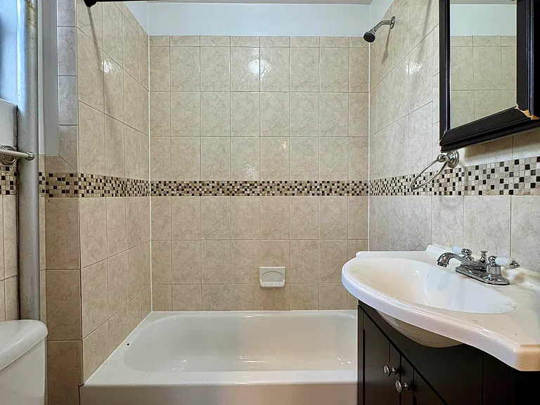 2272 1st Ave #4 — Photo 17