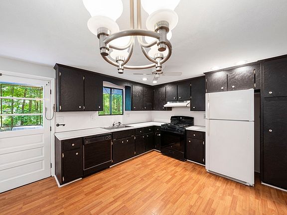 4th image of 26 Cedarcrest Rd
