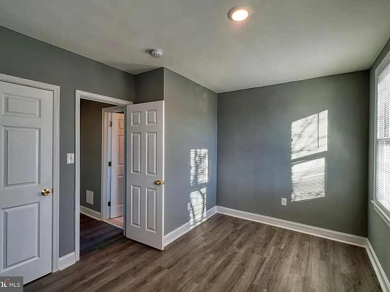 400 Douglas St NE #102 — Photo 13
