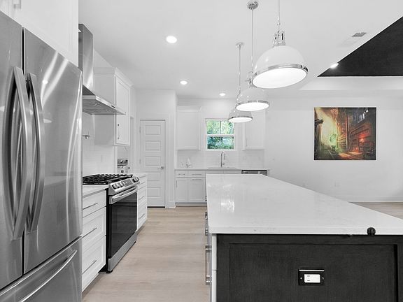 4th image of 17 N L St