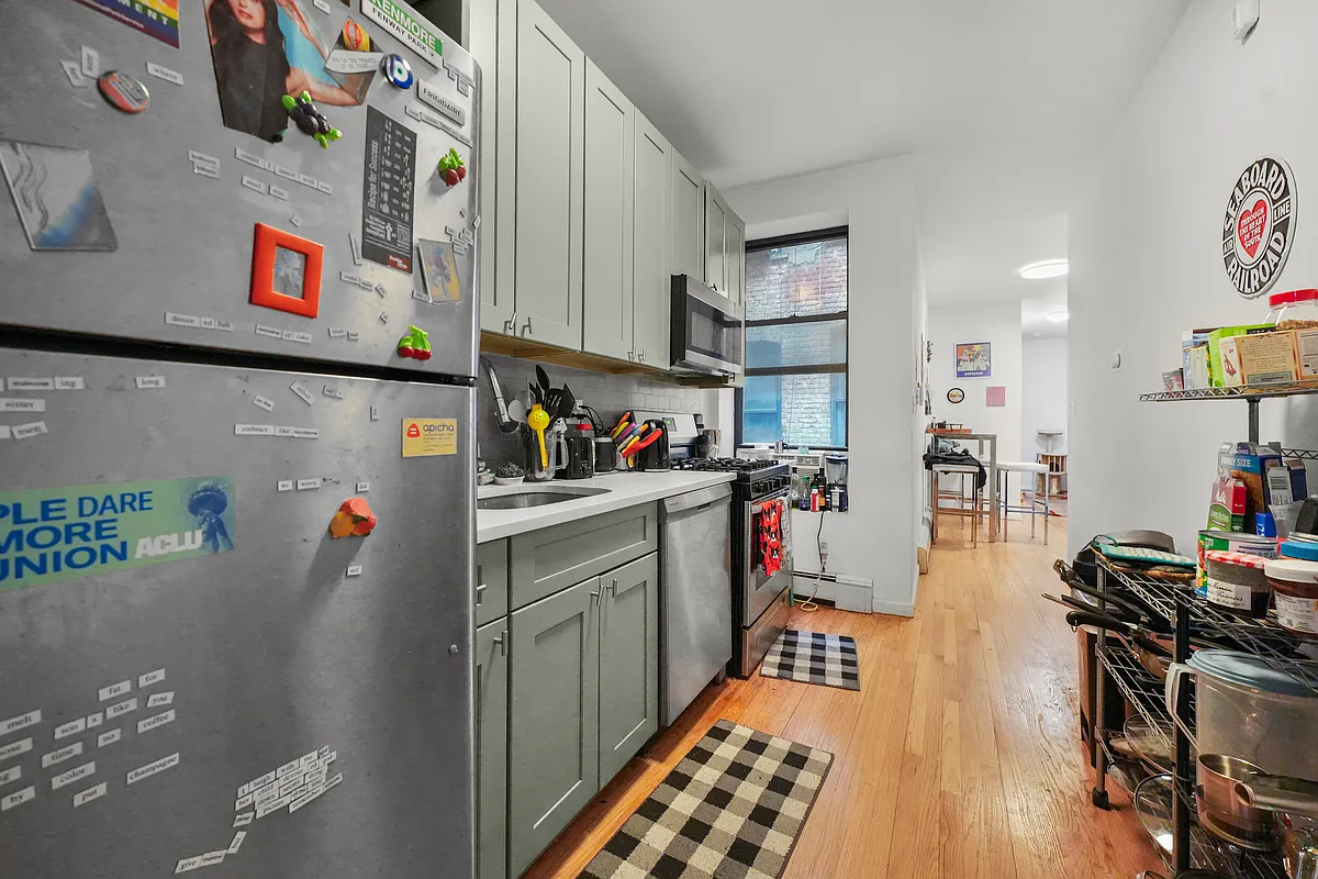 Building Photo - 851 Hart St #1A