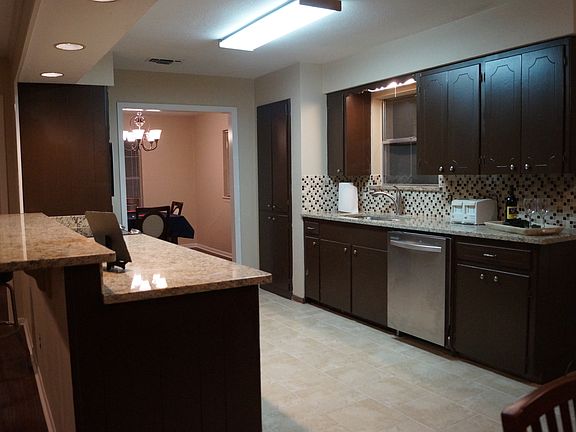 4th image of 3310 Woodford Dr