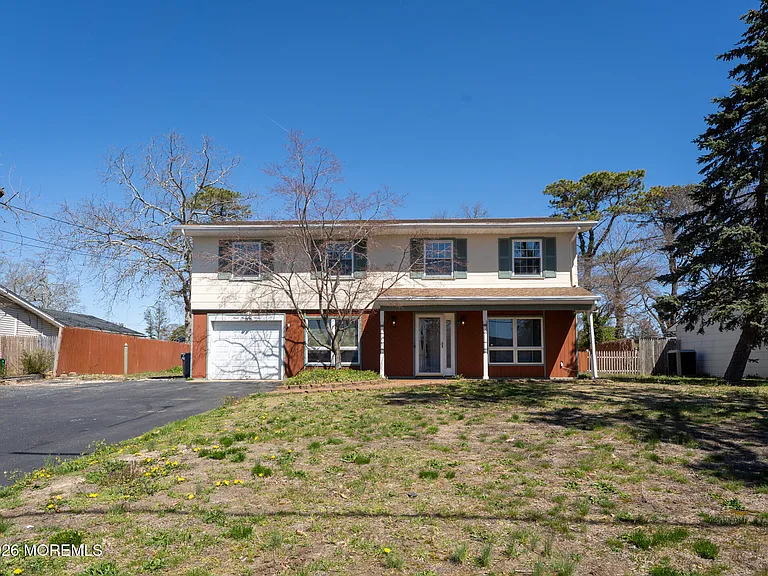 406 Lawrence Dr — Photo 1