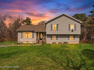261 Clearview Dr, Long Pond, PA 18334