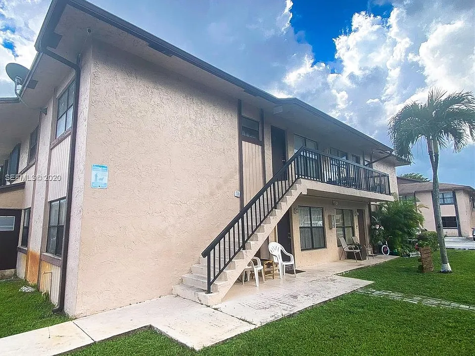 2530 W 67th Pl
