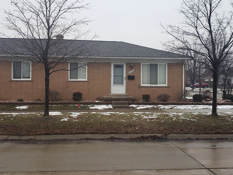 1st image of 2106 Oak St