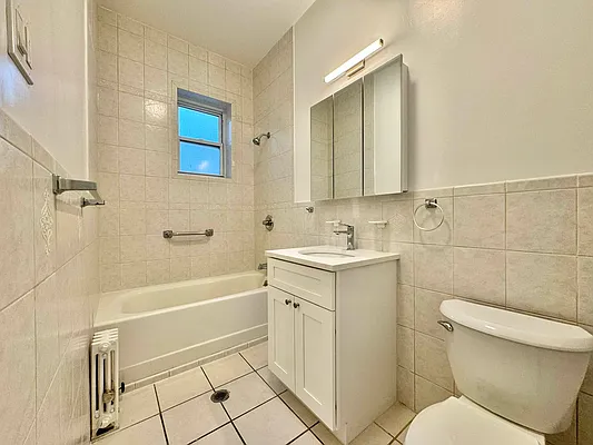 Rented by Astoria Realty | media 8