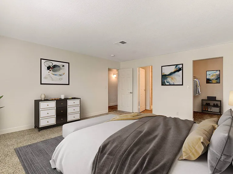 Sundance Village Apts — Photo 37