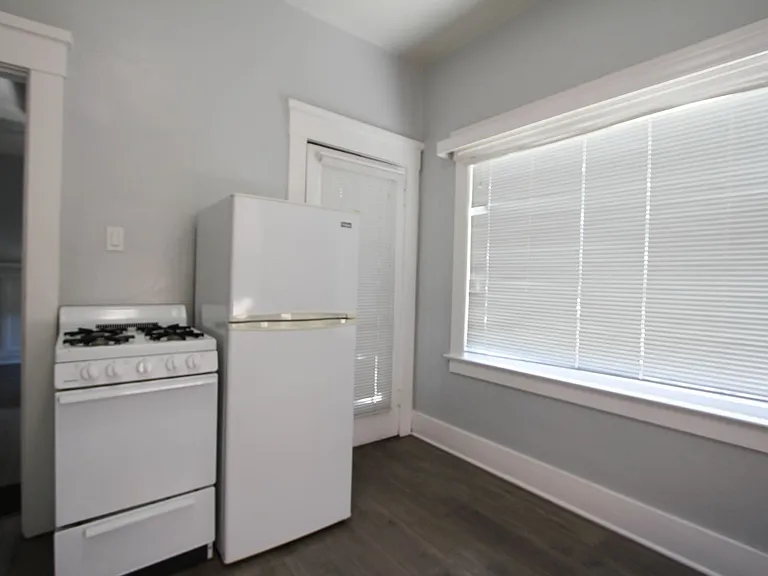 1153 E Appleton St — Photo 4