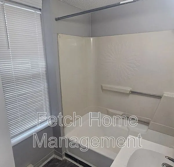 826 Wallace St — Photo 16