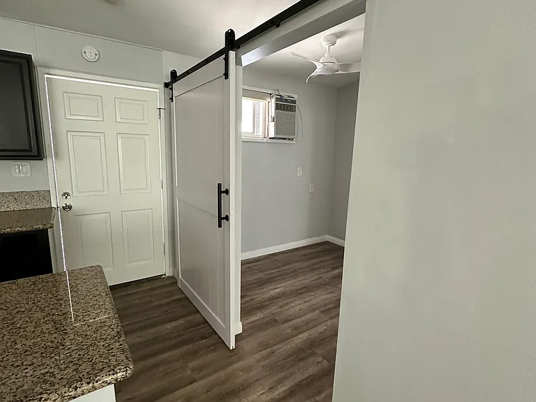 3238 Grim Ave #B — Photo 5