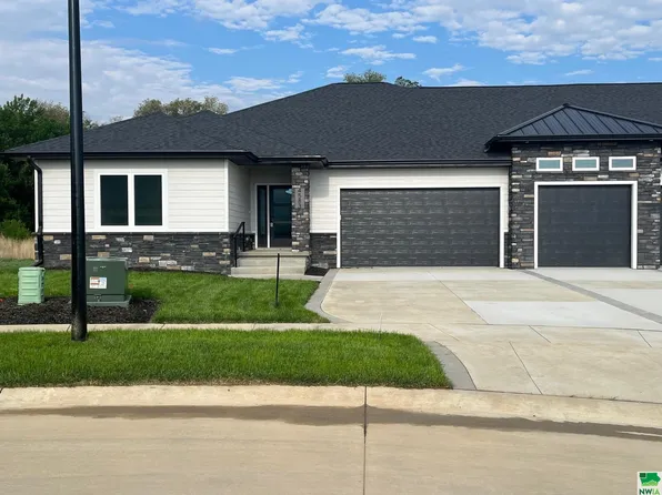 4583 Whitetail Ct, Sioux City, IA 51106