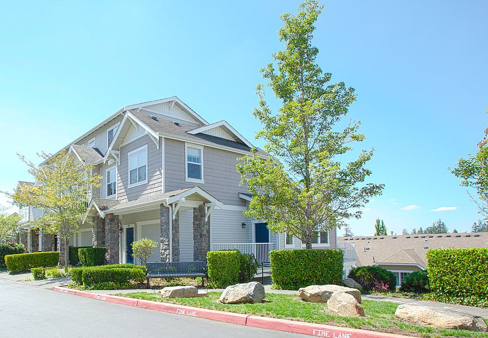 1st image of 1601 NE Katsura St Unit 301