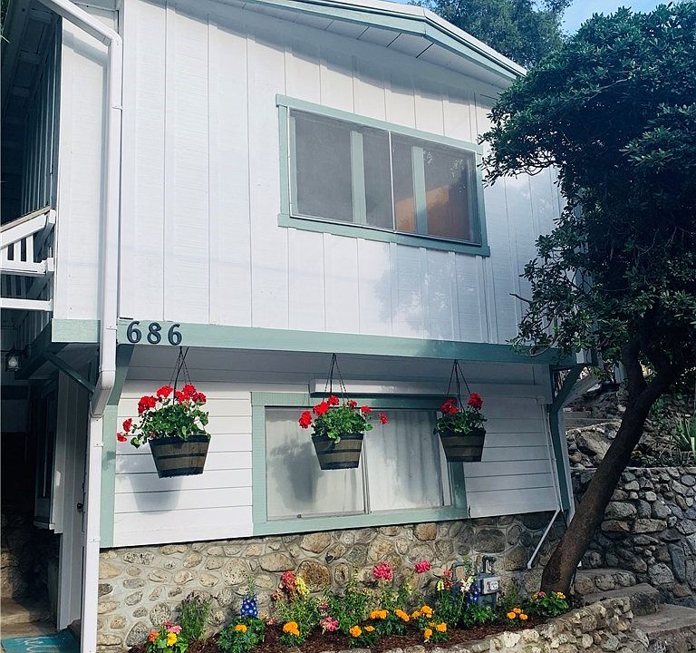 1st image of 686 Woodland Dr