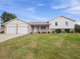 2110 S Sycamore St, Effingham, IL 62401