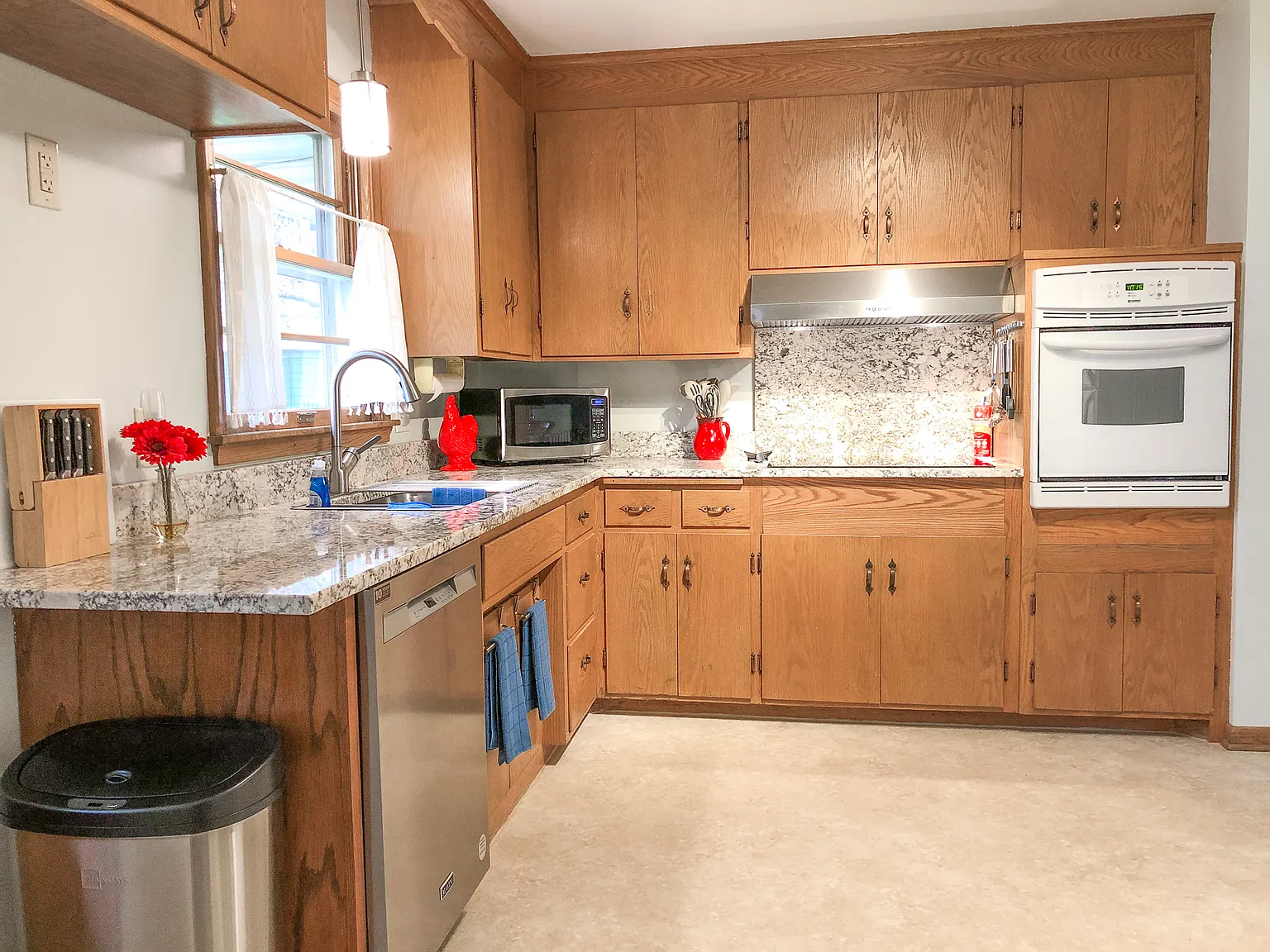 3 bed, 1.5 bath, 1600 sqft, $2,750 — Photo 4