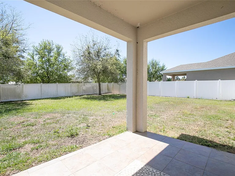 2572 Limerick Cir — Photo 19