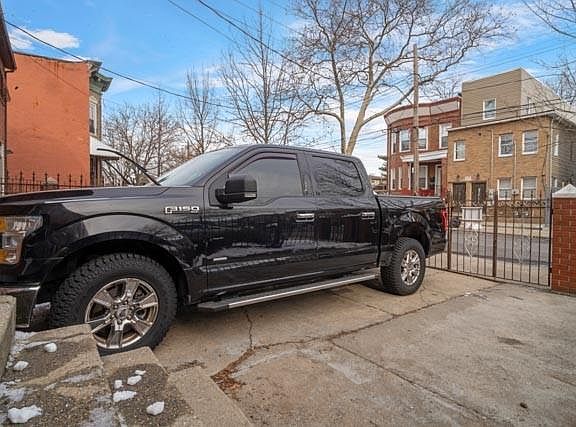 3rd image of 576 Barbey St