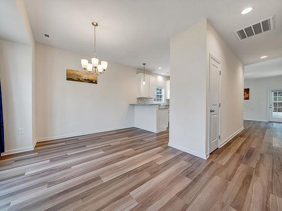 3rd image of 2044 Heys Ln