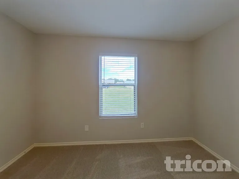 213 Dean Ct — Photo 12