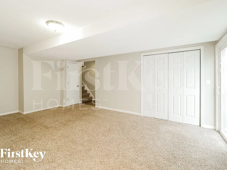 6235 N Hickory Ct — Photo 7