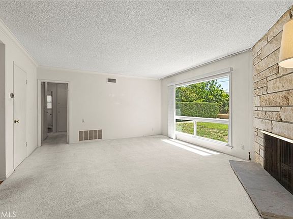 5th image of 9412 Rhea Ave