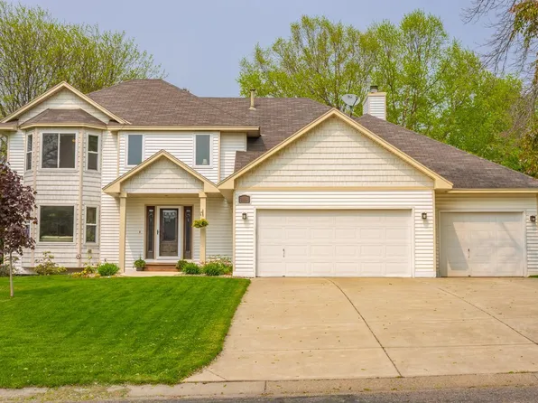 1369 Interlachen Dr, Eagan, MN 55123