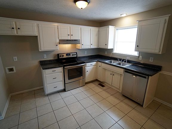 5th image of 103 Lexington Dr