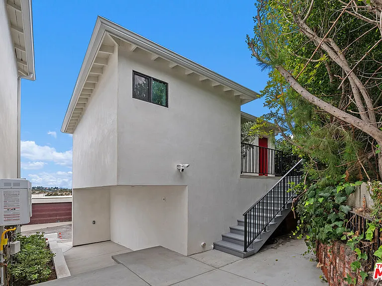 2043 Paramount Dr — Photo 8