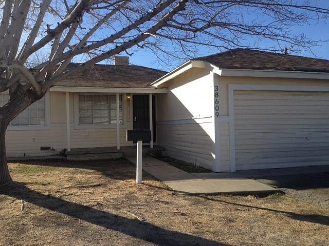 Front yard, 2-car garage
