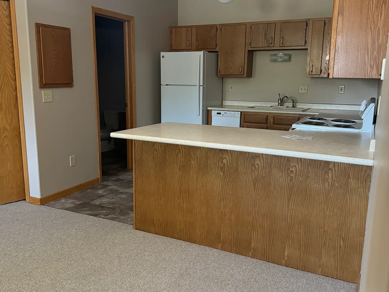 2 bed, 1.5 bath, 900 sqft, $1,250 — Photo 2