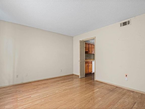 3rd image of 529 Highland Woods Dr W