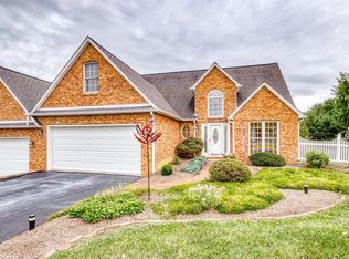 140 Morning Mist Dr, Christiansburg, VA 24073