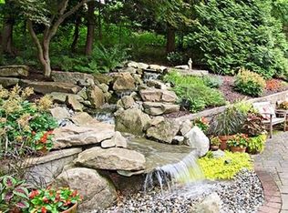 12 Forest Glen Dr, Mt Lebanon, PA 15228