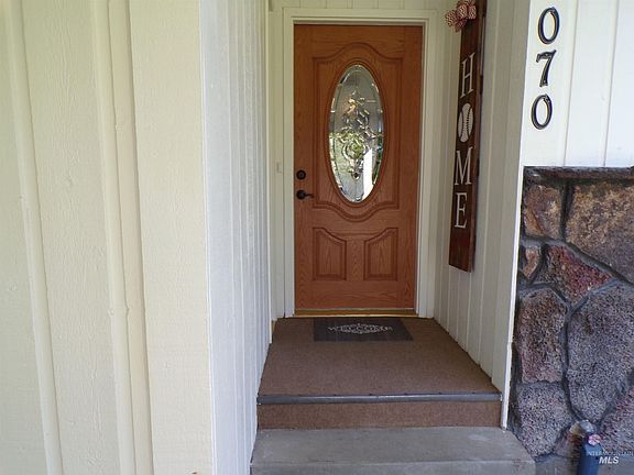 4th image of 1070 Park Meadows Dr