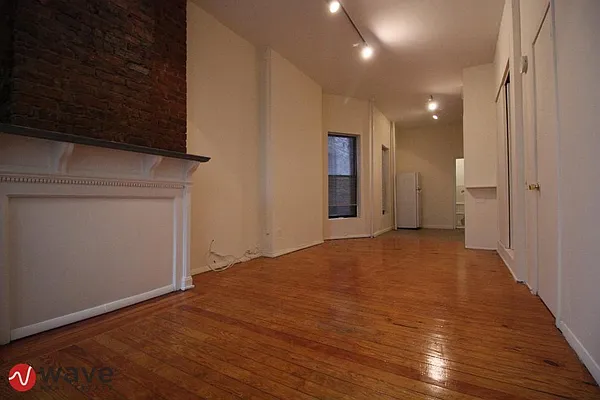 Rented by Wave Real Estate Group | media 7