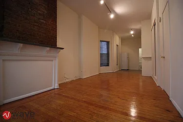 Rented by Wave Real Estate Group