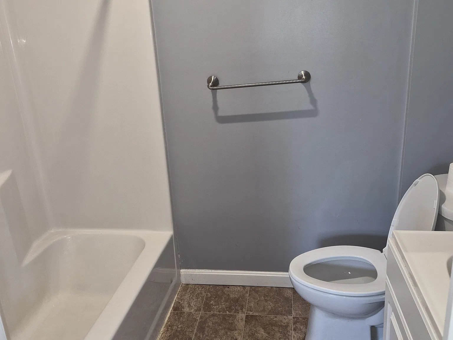 3 bed, 1250 sqft, $2,300 — Photo 3