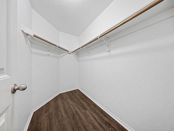 5th image of 1050 Churchill Dr