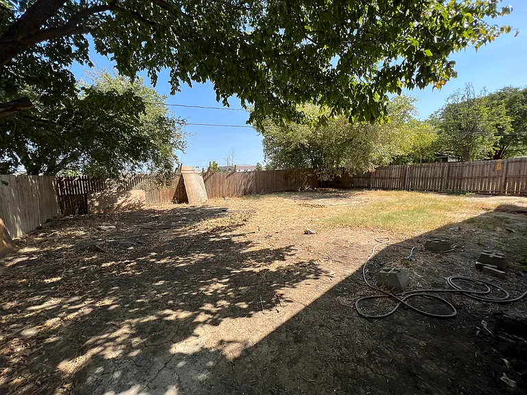 819 Sandalwood Ln — Photo 6